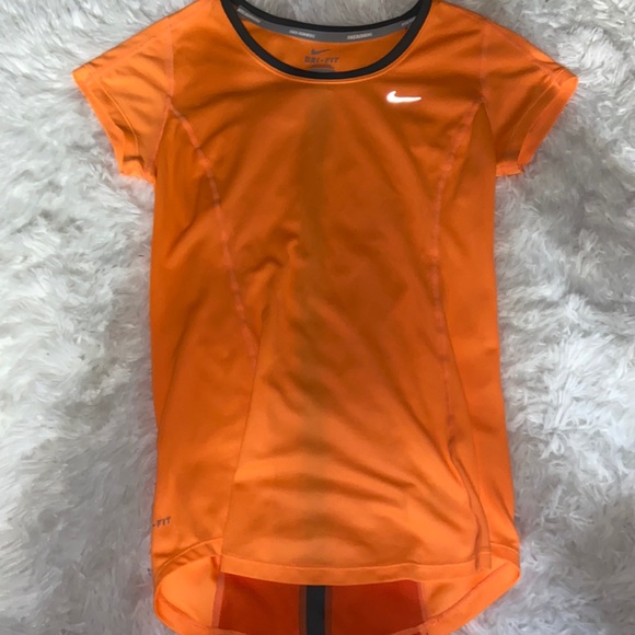 Nike running top - Picture 1 of 3